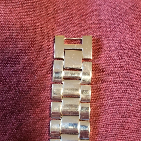 Fun sparkly watch! - Picture 4 of 4